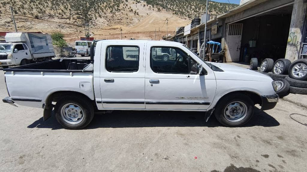 پیکاب نیسان 2003 ئیسترات خاس چوارجام کارەباناو سور مەکینە بەخ سەقف و حیزام بەشەرت سیارەیکی توندو تۆڵە مەکینەی بەشەرتە تەنها گێڕی کەمێک دەنگی تیایە تەبرید لەگەڵ سلف ئیش دەکا چوار تایەی لۆکی لەژێرە سیارەکە ڕەقەم هەولێرە گۆرینەوەش دەکەم گەر بەدڵم بێت سعر 90 کەمێک مەجال  
***********
*********** سوران, أربيل
