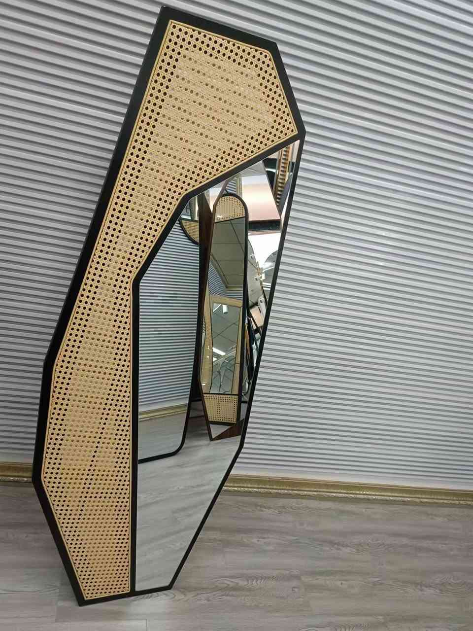 مرايا ديكور اشكال مختلفة بتصميم عصري وجميل وباسعار مناسبة 
الكمية محدودة 
للتواصل ***********
***********
