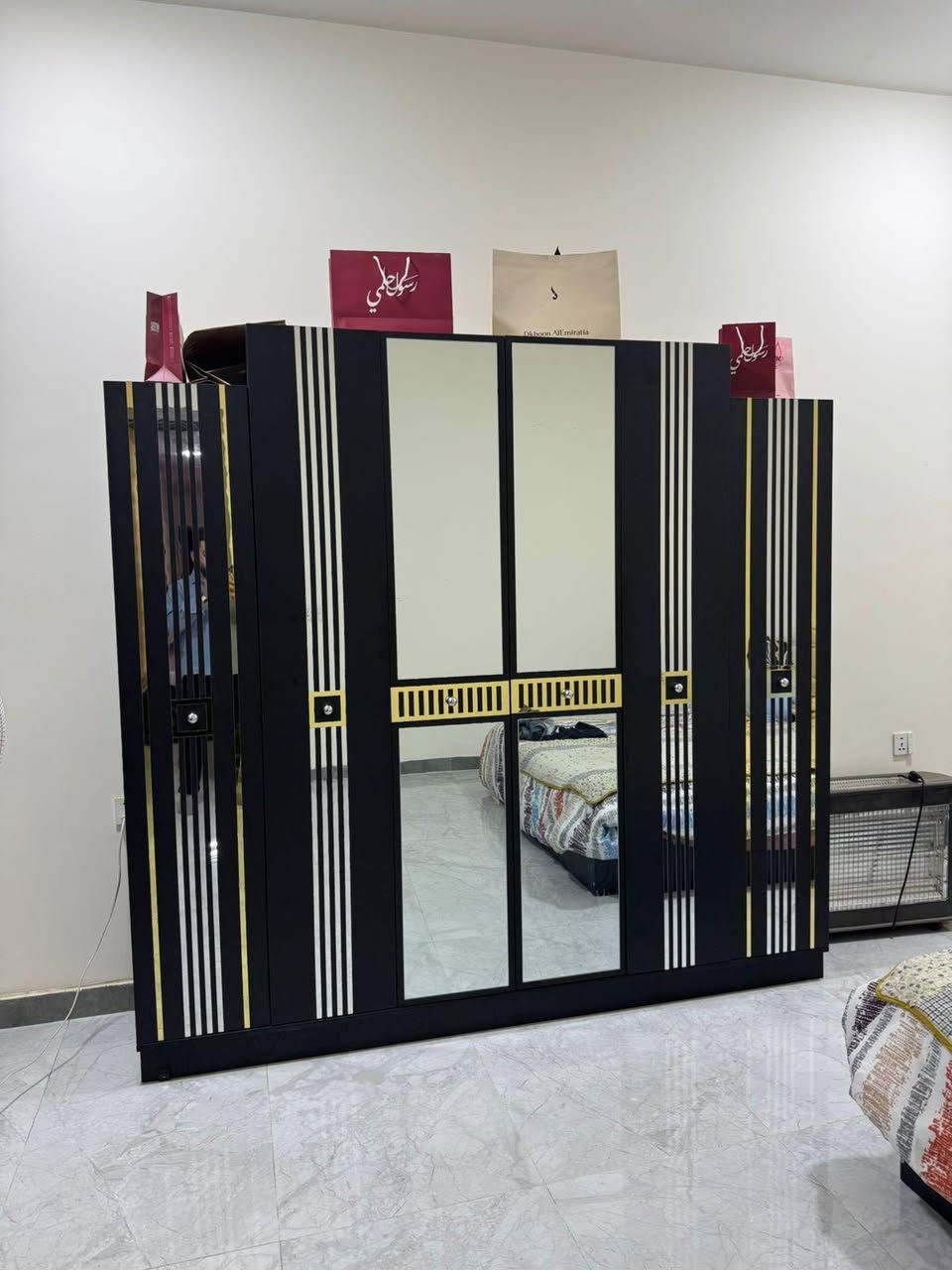 للبيع غرفه تركيه نظيفه جدا مكان حي الجهاد شارع الاطباء مستعجل بيعتها سعر 450 تواصل على هذا الرقم 
 ‭***********‬
