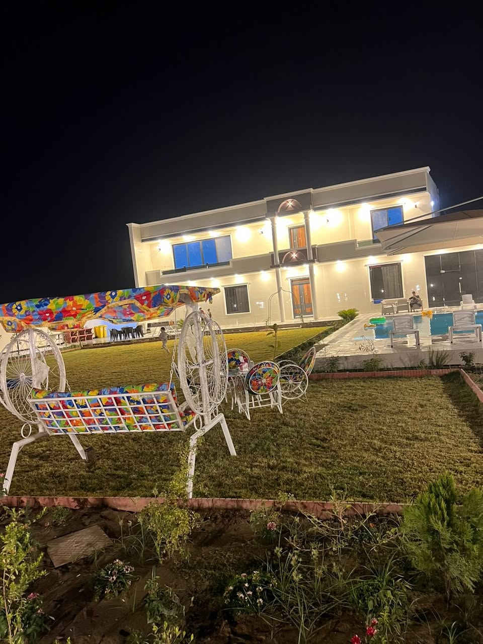 🖇️السلام عليكم ورحمة الله وبركاته مزرعة ( ڤله )  طابقين للبيع مساحتها  (1450)متر 🔴 لاصحاب الاستثمار ايجارات اليومية  والاستراحة جبنالكم عرض كلش حلو ومناسب بالنسبة للسعر تكعد ويا راعيها. 🔴 الواجهة (43) متر   والنزال (34)مترجنس الارض طابو زراعي سند 25   تنازل شركة وإقرار محكمة مباشر من المالك الارض .  المزرعة تحتوي على مسبح صب  🏊 وباربيكيو  🍗ومنور خارجي ومطبخ 🧑‍🍳جاهز بالكامل   والعاب ترفيهية⚽️🏓🎱 🛝وحديقة كبيرة للحفلات والمناسبات 🏡🏡🔴الطابق الاول 🔴غرفتين نوم نظام سويتات وصالة استقبال ومطبخ منور داخلي وصحيات خارجية كبيرة .🔴والطابق الثاني 🔴غرفة كبيرة نظام سويت  وصالة كبيرة .والمزرعة شغالة واردها خير من الله وموثقة برنامج اجرلي العنوان بغداد الدورة البوعيثة قبل مدرسة الأحرار  بعد  الحاجة ابتسام شارع المزارعلاستفسار الأتصال واتساب للسعر ☎️ ***********     *********** ☎️
