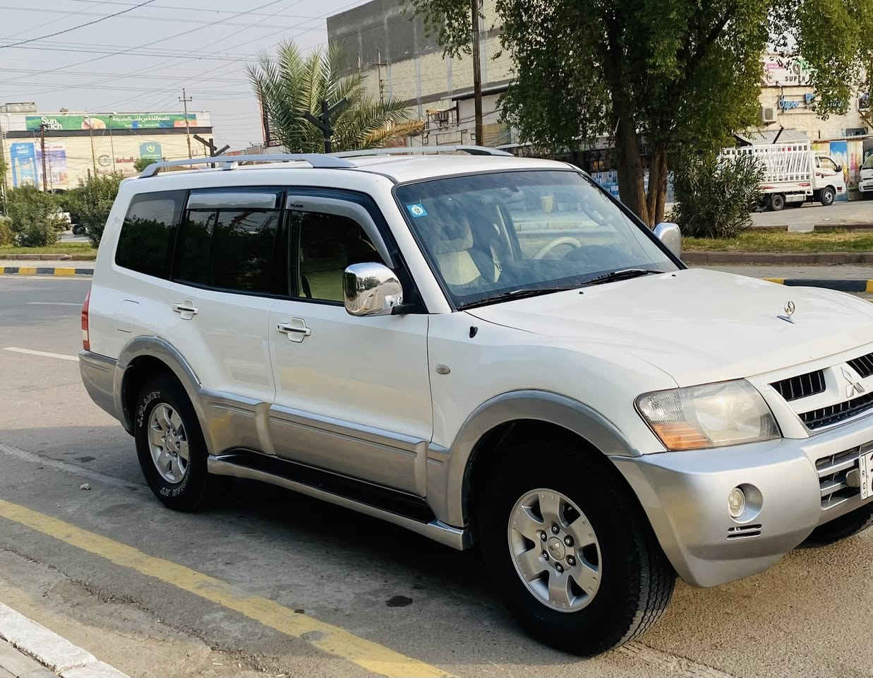 السلام عليكم
باجيروا 2007 خليجي للبيع مكفوله كفاله عامه 
رقم بغداد دولي الجديد هزه وسنويه جديده 
تحويل مباشر 
مكينه 3000
صدر امامي خلفي جديد شاده على ايدي 
منظومة تبريد جديده ❄️ثلج 
تخم تايرات 4 جديد جواها 
غرفتها جديده ونظيفه كلش 
كهربائيات السياره كلها شغاله 
كير ومحرك مكفول 
السياره فور ويل وشغال 

السياره كلش جديده وجاهزه وما بيها اي نقص وبأسمي 
السعر 108$ وبيها مجال قليل حك الجيه 

مكانها بغداد العامريه 
*********** اتصال 
*********** واتس
