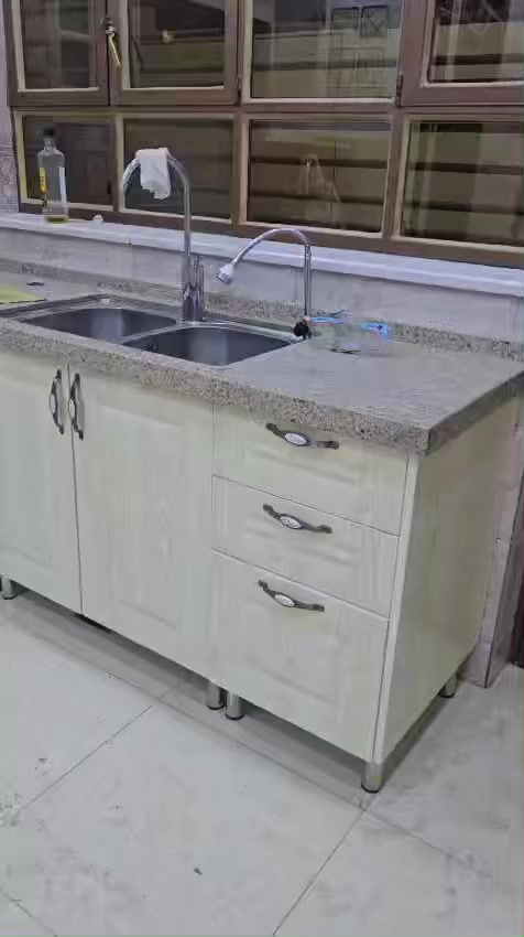 السلام عليكم 
كاونتر لبيع 
سنك طول ٢٤٠عرض ٦٠
المطبخ تعليك ٣١٠
العنوان بلديات 
***********
