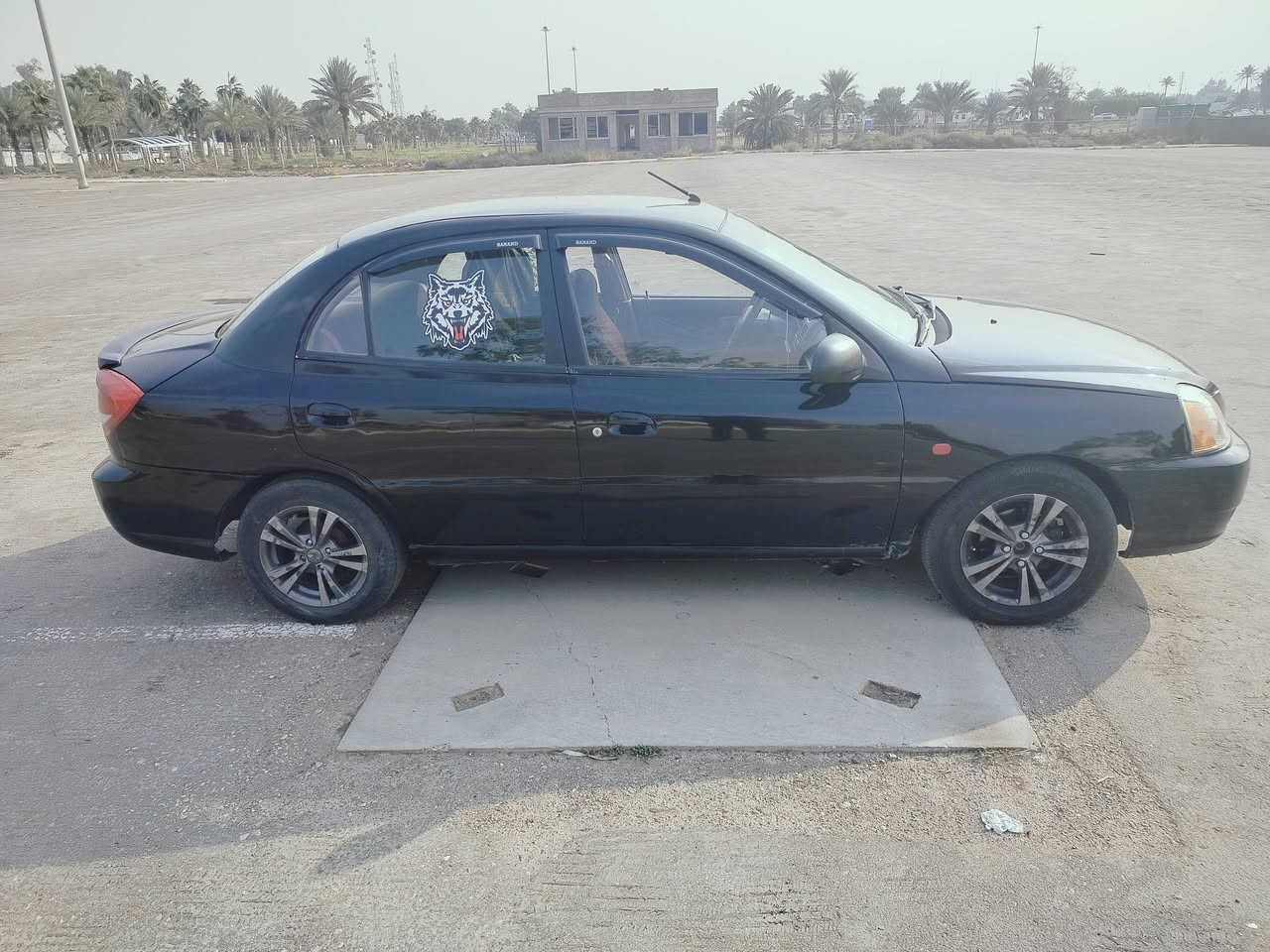 سلام عليكم
كيا ريو موديل 2003 وارد امريكي كير عادي مكينه وكير وتبريد كفاله ادامه كامله تخم تاير باتري كله جديد 

حادثها باب وجاملغ خلفي مصبوغه عام فرن حراري 

نواقصها مشط ستيرن ينضح دهن ويده باب مكسوره وحساس كيلو متر يشكل شادلها شاشه كامره دوشمه ارضيه جلد ودشمه كشنات شادلها ريمونت تفتيح وقفل جنطه على ريموت سياره جاهزه مكينه 1600
بيع او مراوس بسياره حديثه 

سعر 46 وبيها مجال 

مكانها بغداد حي العامل 

رقم الهاتف ***********
