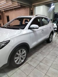 Mg zs للبيع موديل ٢٠٢٢ فول ماعدى الفتحة  بصمة داخل جلد احمر رقم بغداد ...