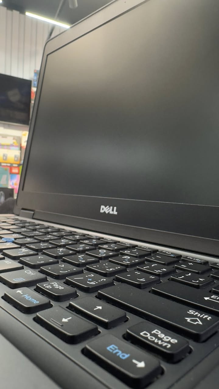 Dell Latitude 5480

معالج Intel Core i7 الجيل السادس يوفر أداءً مستقراً لإنجاز المهام اليومية والعمل المكتبي.

المواصفات:

* معالج: Intel Core i7
* الجيل: السادس
* الذاكرة: 8GB RAM
* التخزين: SSD 256GB
* الشاشة: 13 إنش Touch
* كرت شاشة: NVIDIA 2GB
* نظام التشغيل: Windows 10

الاستخدامات:
مناسب للدراسة، الأعمال المكتبية، إدارة الحسابات، التصفح، الاجتماعات عبر الإنترنت، وتشغيل البرامج اليومية بسلاسة
.

المخزومي للالكترونيات 
وياك لانك تستحق الافضل 
العنوان: النجف - شارع غري نفط  
للاتصال على الرقم التالي 
***********

