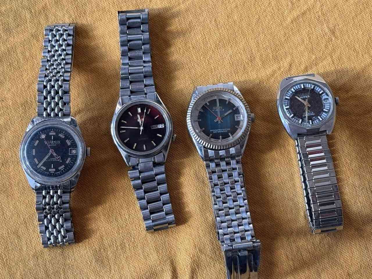 مجموعة ساعات للبيع
تكويك سويسري
عدد 15
نظافةممتازة
كلهم شغالين 
الاسعار مختلفة 
يوجد توصيل لجميع المحافظات 
***********
