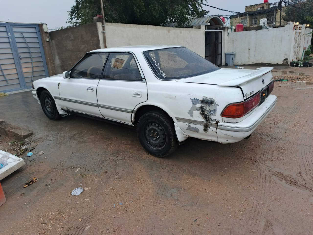 السلام عليكم مارك ٩١ مكفولة كص ونقل جثه وتحويل سنويه ما ساقطه مشروع وطني مكينه وكير  ونجي جاهزات الكير جديد كهربائيات شغاله نواقص السياره كشن السايق شويه طاك موضح بالصوره وقفل باب السايق عاطل يريد تبديل السعر ٢٦ ورقه مكاني نجف ***********
