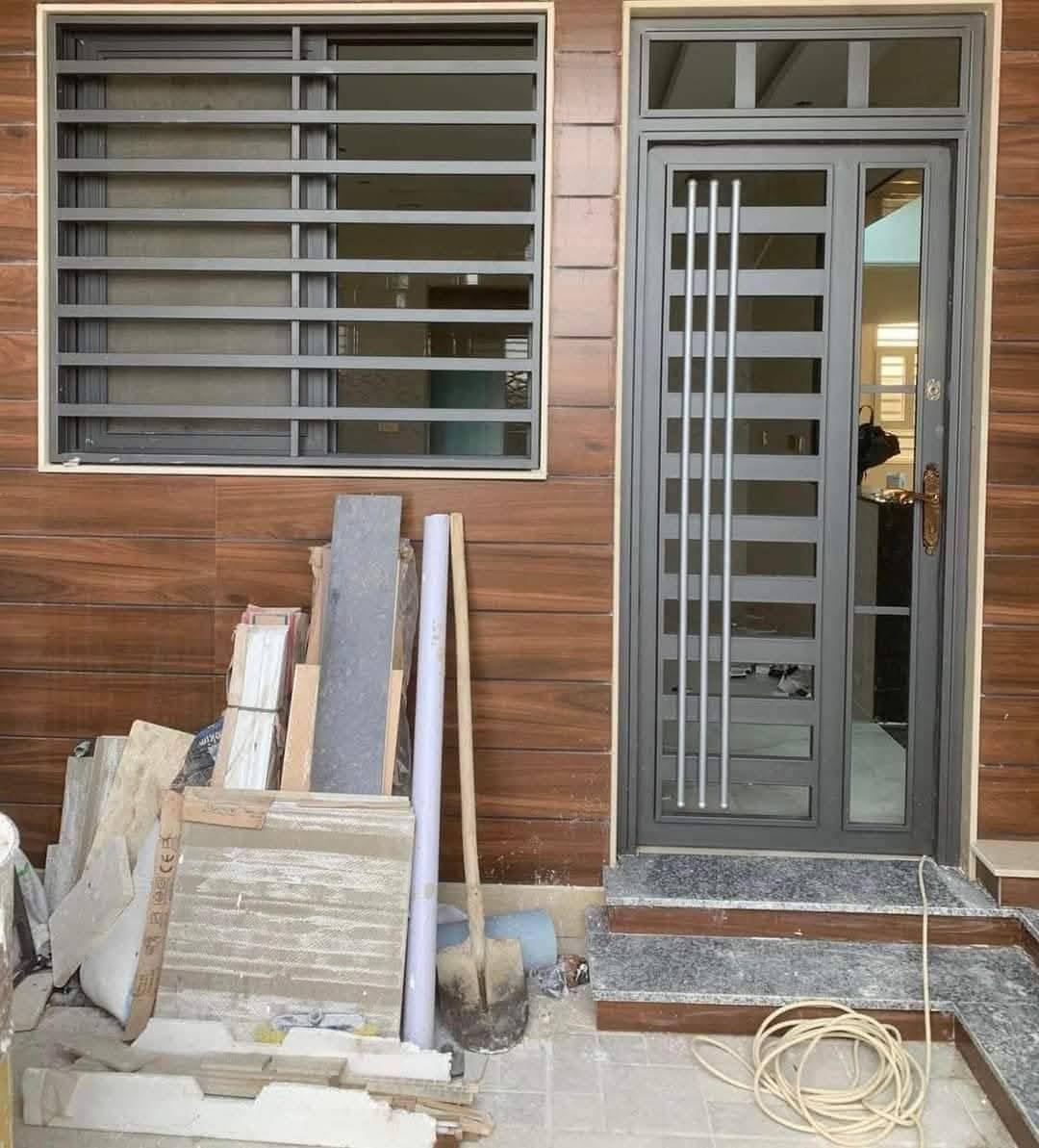 حداده التميمي ابواب وشبابيك ومحجرات كافت عمال الحديديه سندويش بنل وسقائف وكيسبان كبنكات والبيبان القاصه عنوان جوال المعالف ولمناطق مجاوره  معالف تقاطع الربيعي رقم تلفون ***********وتساب
