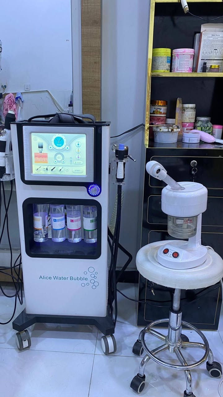 ✨ صالون قمر للتجميل ✨
جمال الشغل درجة أولى… والمواد ألمانية وأمريكية أصلية 100٪
من شعر تعبان إلى لوحة فنية 👌😍
إذا مو ترند… مو قبول!
💫 تكنيك الألوان عدنا وبس
💫 ويه صالون قمر… شعرچ يصير حرير ولونه يتحول قطعة فن
ولا تخافين من التلف… بالعكس!
صبغاتنا تنطي لون، لمعة، ونعومة خيالية 🌟
اتركوا الصبغات الرديئة… وتألقّي بشعرك مع صالون قمر ❤️💇‍♀️❤️

💄 خدماتنا:
مكياج جمال – جميلات – خطوبة – عقد قران + عدسات
تسريحات عرايس
صبغ شعر – تخصيل – معالجة – بوتوكس – كيراتين
بناء أظافر كرلك + جلش + دزاين
واكس + خيط
تنظيف قدم
رموش كثيفة واحترافية
🌙 صالون قمر للتجميل 🌙
📍 العنوان: الكوت – الزهراء – شارع الطشّاش
مجاور صيدلية رهام
📞 للاستفسار والحجز الاتصال أو واتساب: 
***********
