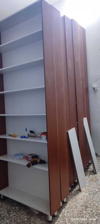 يوجد ثلاث فاترينات جدد ارتفاع مترين ونص عرض متر  سعر الوحده 75 الف الا...