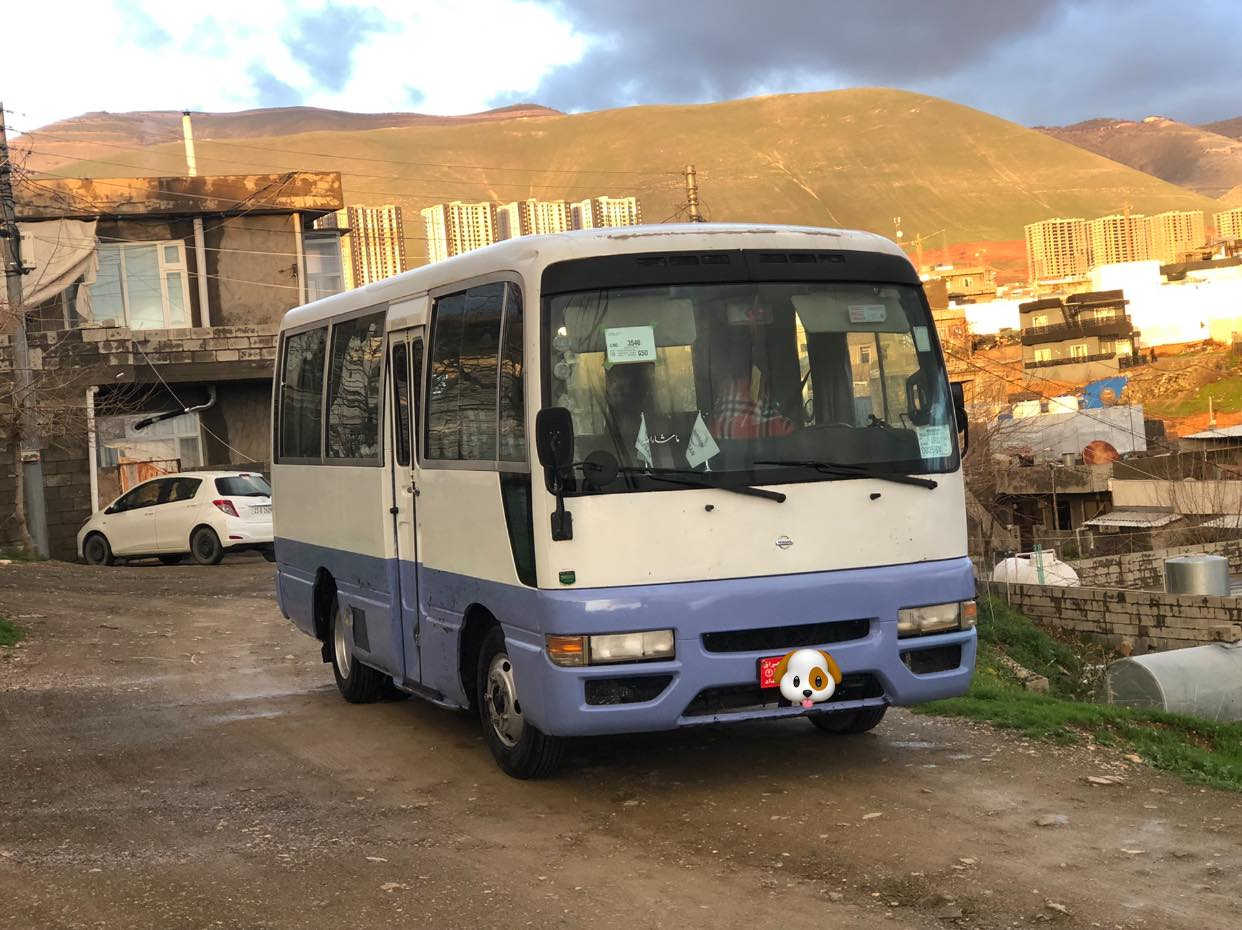 نیسان مۆدلئ ٢٠٠٢گئر مەکینە.  بەشەرتت تەبریت گەرمی. دوپەلە بۆیاخی. هەیە. سپی شین  شەش تایە لۆک  سەنەوی جنوبە. ***********سحر ٧٦گەلا  لەسلئمانیم.
