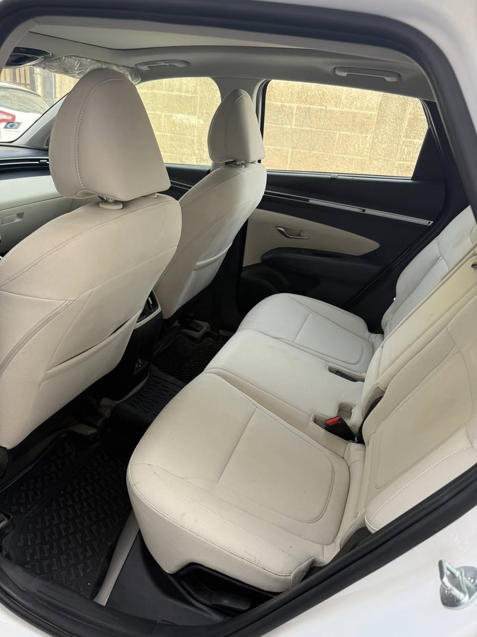 السلام عليكم من رخصة إدارة الكروب عندي توسان موديل 2024 خليجي ماشيه 27 الف فول بنو راما كراسي كهرباء داخل ابيضّ بدون صبغ بيها مكانين بارد قليل السعر 213 ورقه رقم الموديل *********** مكان السياره بغداد البلديات
