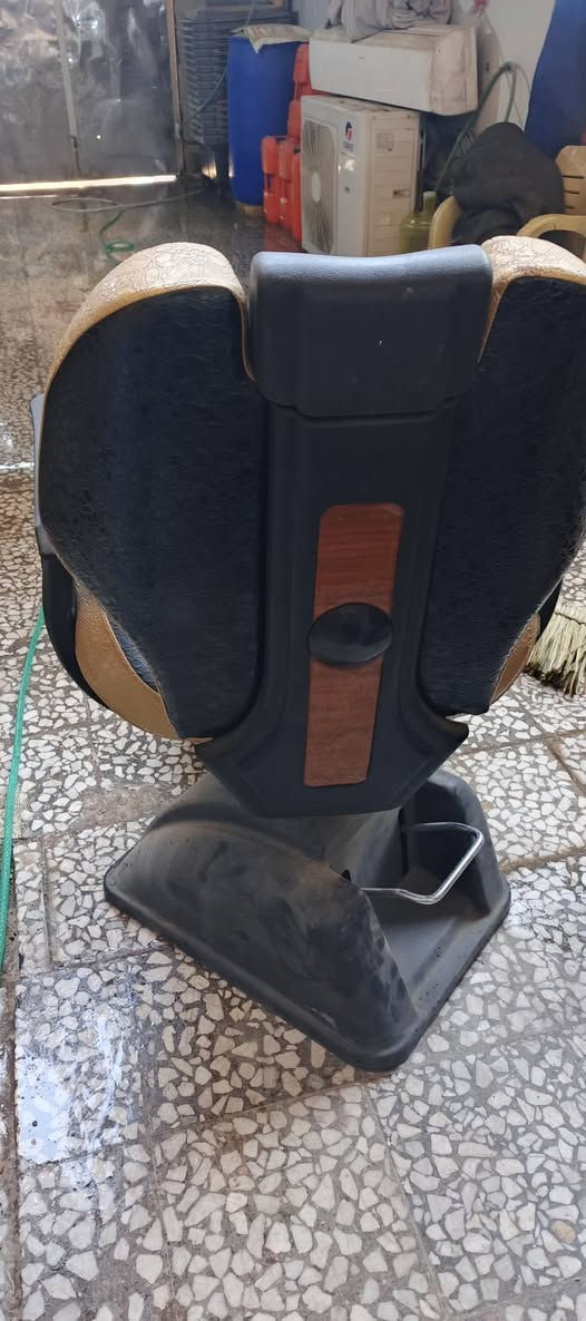 السلام عليكم كرسي شيروكي جديد استعمال شهر واحد  كامل سعره ٢٥٠ قفل مكاني بغداد نهاية حي اور رقمي ***********
