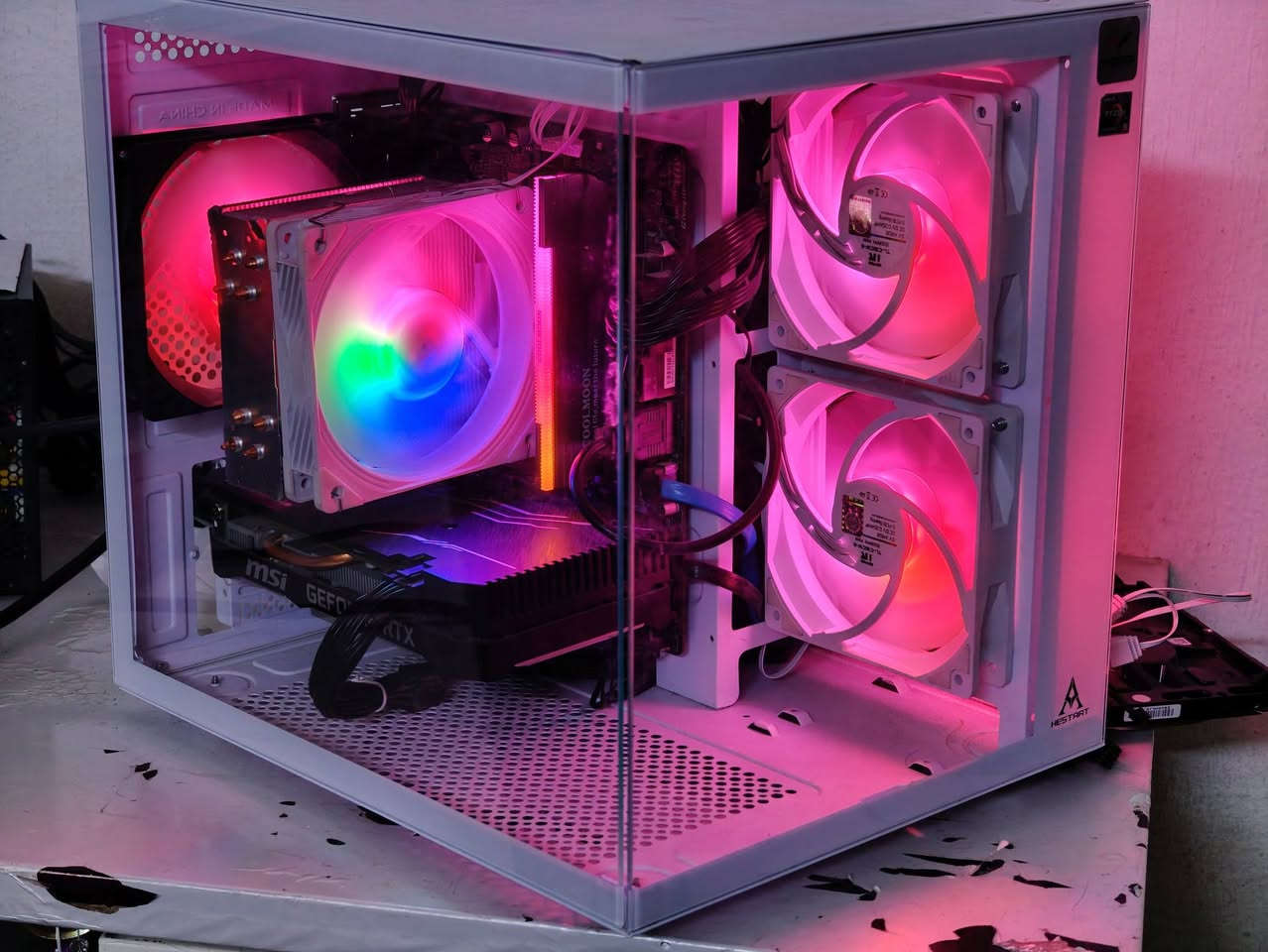 السلام عليكم 
كيس ابيض للبيع 🤍
تشغل كلشي كيمنك العاب ورندرة ومونتاج وشغل
المواصفات :
💠GPU: MSI RTX 2060 6G 
____ 
💠CPU: I7 8700 6c 12thr 4.6Ghz 
معالج قوي خاصة بالرندر والكيمنك 
_____
💠Cooler: Air cooler Thermalright 120mm
_____
💠M.b: MSI B365m- PRO  
_____
💠RAM: Samsung 16GB DDR4 RGB 
_____
💠STRG: ADATA Ssd 128GB + 1TB hdd
_____
💠P.s: Fantic 650w Black cable 
_____
💠Case: Glass case with 3xRGB fans 
تحكم ريمونت هواي الوان هواي مودات Remont

💲السعر 685 الف مع ضمان الحاسبة اسبوع بشرط تربطها على UPS لحماية القطع من الكهرباء
متوفرة شاشة گيمنك
شاشة دسكتوب گيمنك مستعملة من msi
Model: Msi g244f e2
المواصفات :24" - 1080p - 180Hz - Ips panle 
الشاشة مستعملة بيها شخوط متأثر ع الاستخدام 
وسعرها مناسب 135 الف

بغداد مدينة الصدر قطاع 23
يوجد توصيل
 واتس ***********
 اتصال ***********
