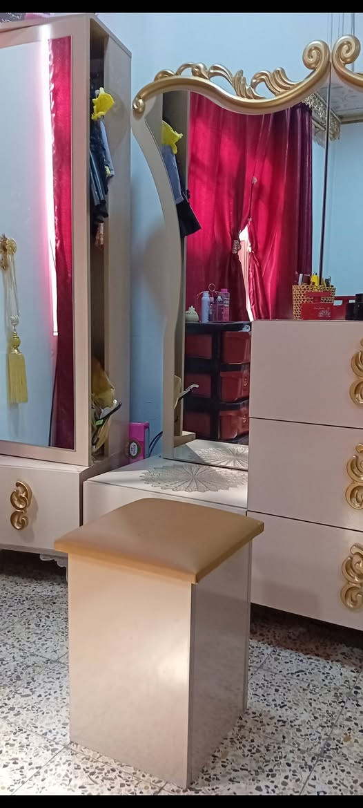 غرفه تركي ملكي للبيع ٩ قطع سعرها ٧٠٠ بيها مجال
للاستفسار ***********
