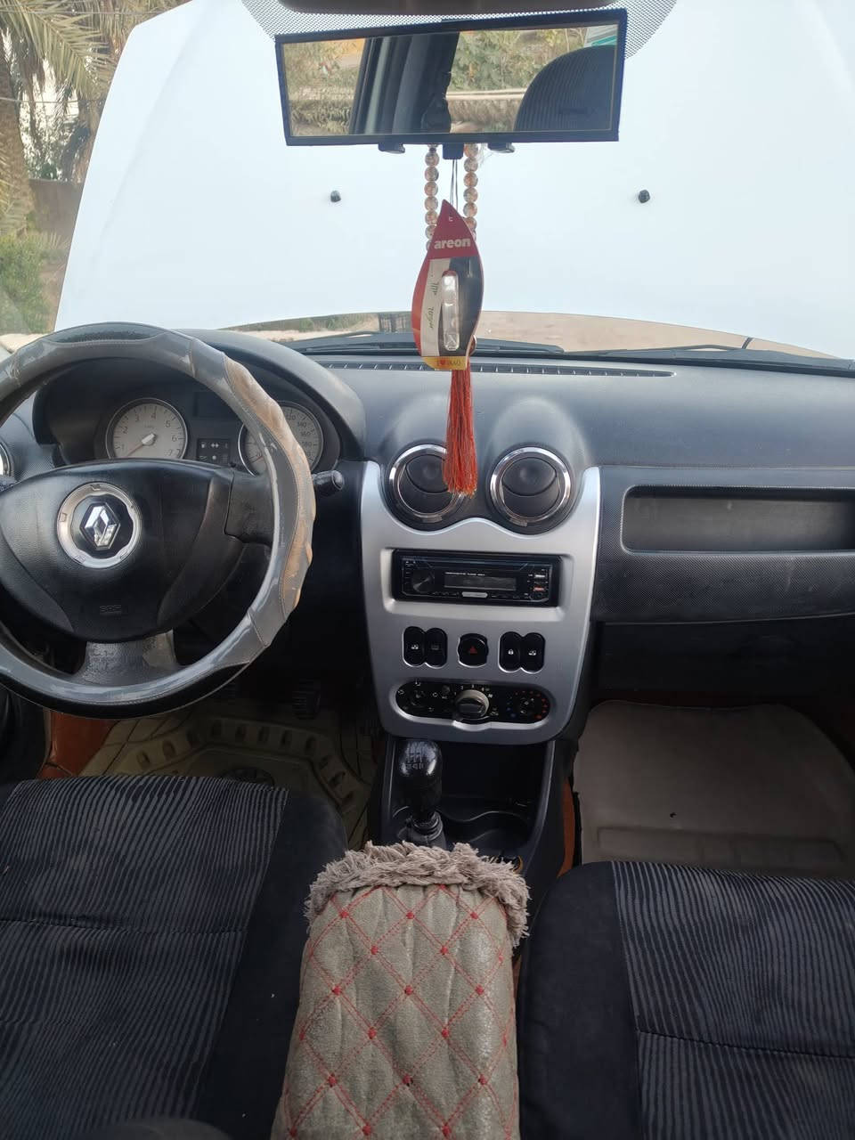 سلام عليكم رينو لوكان موديل عشره مكفوله من الضربه القويه رقم انكليزي محرك جديد صارله  فتره من بدلته وكنبريسر جديد حاويه وتخم تاير    جديد سنويه سنت 29 وهاي السياره كدامكم وسعر خاص  *********** ديوانيه غماس
