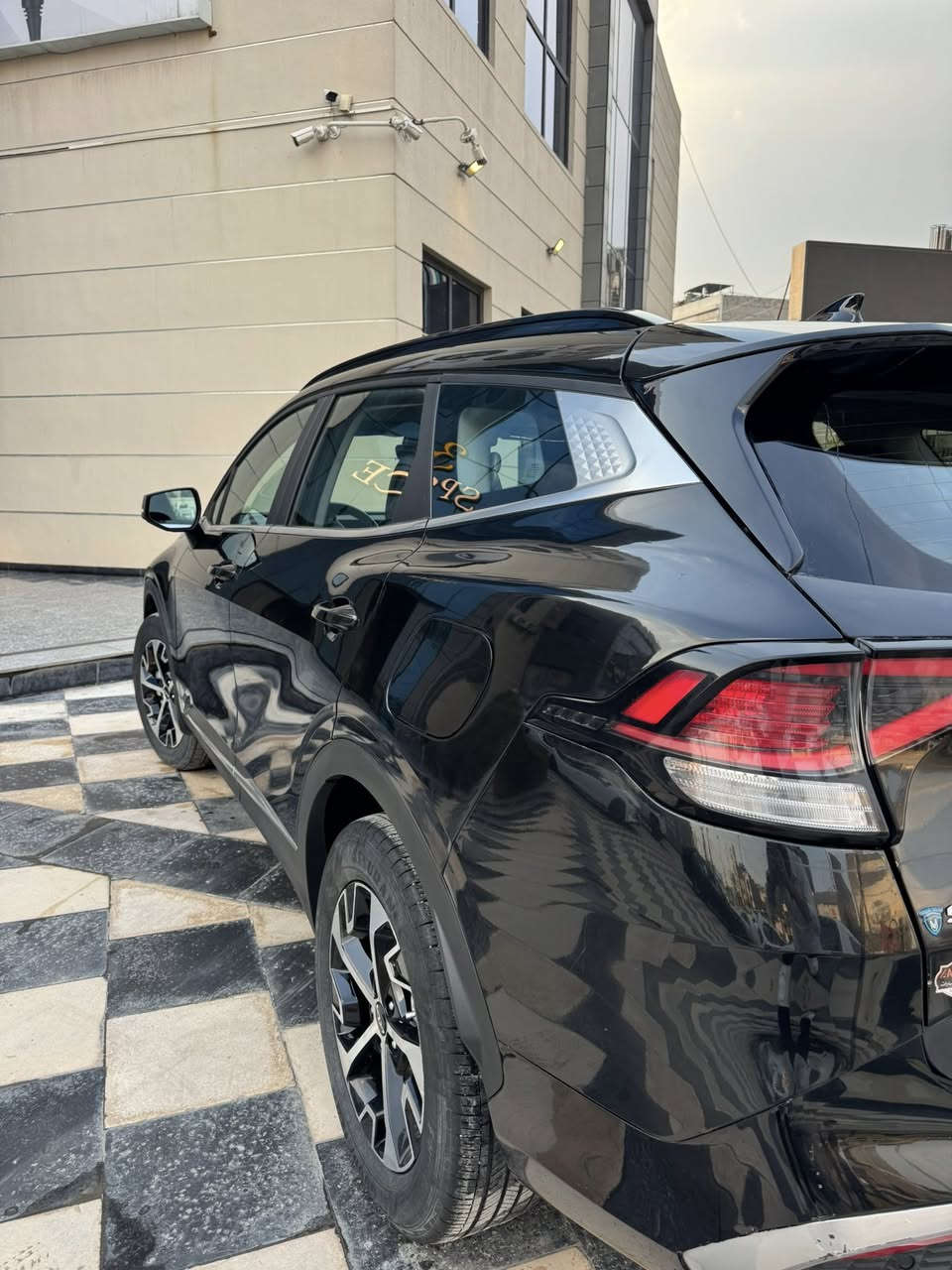 سبورتج موديل 2023 السياره ماشيه 42 هايبرد حادثها باب الصندوق شي بسيط وشرط الفحص
مكان السياره الكرخ اي نقص مابيها جاهزه من كلشي  
السعر 190 مجال بسيط 
***********
