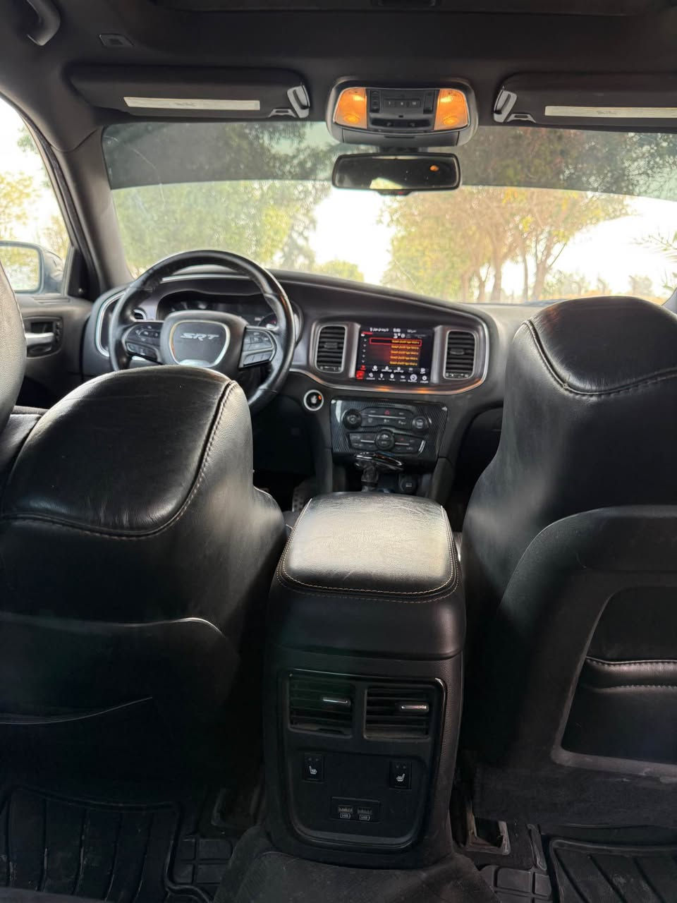 السلام عليكم للبيع فقط ،
دودج جارجر 2017 دايتونا اصل ، لون نيلي
محرك ٨ سلندر هيمي 5.700 
السياره فول للاخير :
فتحه 
شاشه جبيره 
سستم صوت الباين
كشنات حضن الكانتارا مختمه Daytona
 كشنات تدفئه تبريد امامي 
كشنات كهرباء 
كشنات تدفئه خلفي
نظام خزن ميموري
تدفئه ستيرن
ستيرن تحكم كهرباء 
مرايات وسطيه وجانبيه تعتيم 
حساسات خلفيه
عليها شوته رياضيه بلاد 
تخم ويل ٢٣ جديد وتخم تايرات جديد

السياره عليها منظومه غاز تشتغل بكفاءه ١٠٠٪؜ 
وبيها ضمان لمدة سنة .
السياره حداديتها منفوضه من الالف للياء حداديه جديده
ومسويلها ادامه كامله 
ما تصرف عليها ابد ومابيها نقص برغي

حادثها بامريكا خفيف بس هنا بالعراق اثر حادث ثاني و شخوط انصبغت اكثر من قطعه، اني ابيع حزام 

السياره باسمي ومداور ثاني ، سنويه لل٢٩ 
سعرها ١٦٨ وبيها مجال بسيط حلة, بابل


**إذا كنت صاحب هذا الإعلان وتريد حذفه لأي سبب، رجاءا أرسل رسالة إلى الدعم الفني**