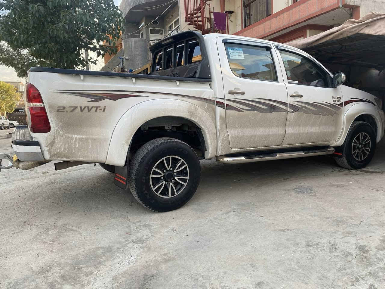 مەرزیە ۲٠۱۲ بطل سەید نەهرۆ
هیچ نوقسانی نیە 
سبوخی نیە 
گئڕ و مەکینەی بەشەرت
182 حەقیقی چوە
سەنەوی تا 28 تازەیە بەناوی خۆمەوەیە

***********
