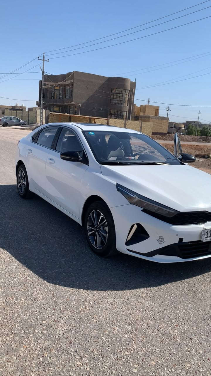 السلام عليكم سياره k3موديل 24 فول مواصفات بسمي رقم بغداد فتحه بصمه كامره خلفي كير كهرباء ماشيه 24 الف تحويل مباشر كشنات جلد تايرات جدد قبل سبوع شادهن  وبعد بيها مواصفات خير من الله وسونار موجود مكاني حله بابل ومتواجد فيس . للستفسار .رقم الهاتف.***********
