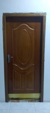 باب و جرجوبه نضيف صبغ جديد للبيع بسعر مناسب  07705917909