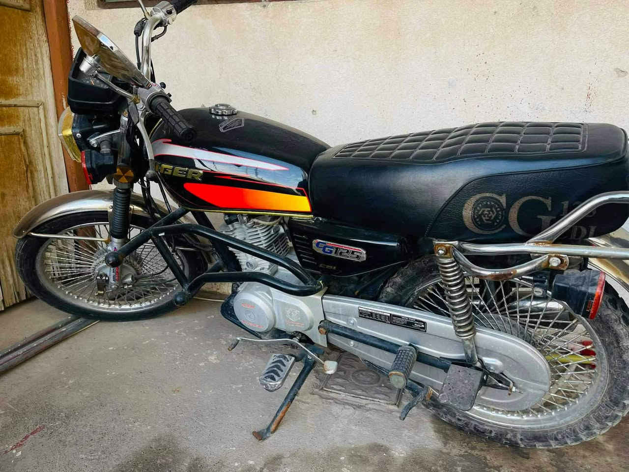 السلام عليكم الحلال للبيع مشروع وطني شرط التحويل
الدراجه مكفوله ونضيفه احلى من الصور 
سعره مليون و600 ***********
