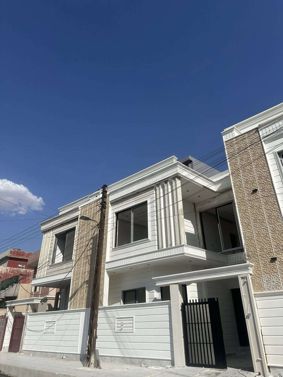 🏠 ثلاث دور  للبيع زيرو قيد الإنشاء 🏠

حي البكر  ( خلف مطعم بيت جدي)
🔹 مساحة كل دار 100 متر
🔹 واجهة ٧,5

🔹 الطابق الأراضي 
غرفة نوم+ مطبخ+هول+استقبال+خدمات

🔹 الطابق الثاني 
3 غرف نوم+ خدمات

🔹شارع تبليط بعرض 12 متر

🔹 تحويل مباشر او قرار التمليك

👌سعر الدار  ١٧٥  مليون

للاستفسار الاتصال 

📞***********

***********‬
