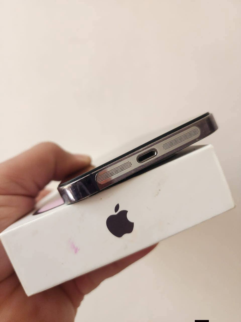 ايفون 14برو ماكس iPhone 14 Pro Max
  
⭕️ شرق اوسط دبل شريحه ZA/A 
⭕️بطاريه 99  %‎  مبدله
⭕️الذاكره 256
🛑 شاشه مبدله وكاله 
🛑 ملحقاته كاملة 

سعر 585 

مكاني بابل المركز توصيل ماكو 

اتصال فقط ما موجود على نت 

***********
