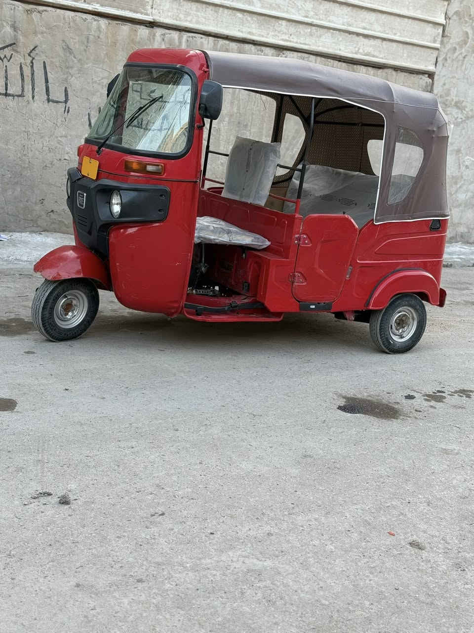 السلام عليكم تكتك 22 رقم وسنويه
بيه صبغ بصفحه يم شوته والباقي كفاله 
العنوان بغداد المعامل ***********
