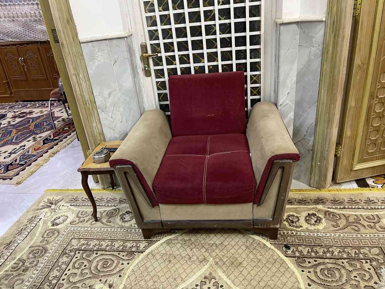 تخم تركي مستخدم مابيه اي ظرر ١٠ مقاعد ٥ قطع  قنفه ثلاثيه  عدد ٢ قنفه ثنائيه عدد. ١ كراسي عدد ٢ السعر ٣٢٥ بيه مجال *********** واتساب اتصال مراسله الصفحه مكاني الشطره
