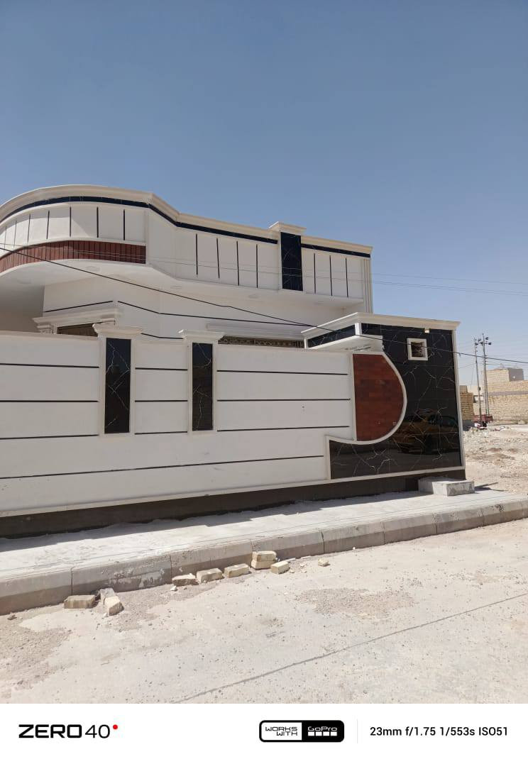 بيت للبيع 250م مربع منطقه ابو شطيب الخمسميات بنزله مال صوره سيد مقتدى حديث درجة اولى يحتوي البيت ع طابق ونص الطابق الاول يتكون من استقبال وصاله ومطبخ حار وبارد وغرفتين مع صحيات والطابق الثاني غرفتين وحمام فقط للاستفسار الاتصال ع الرقم *********** او المراسله واتساب
