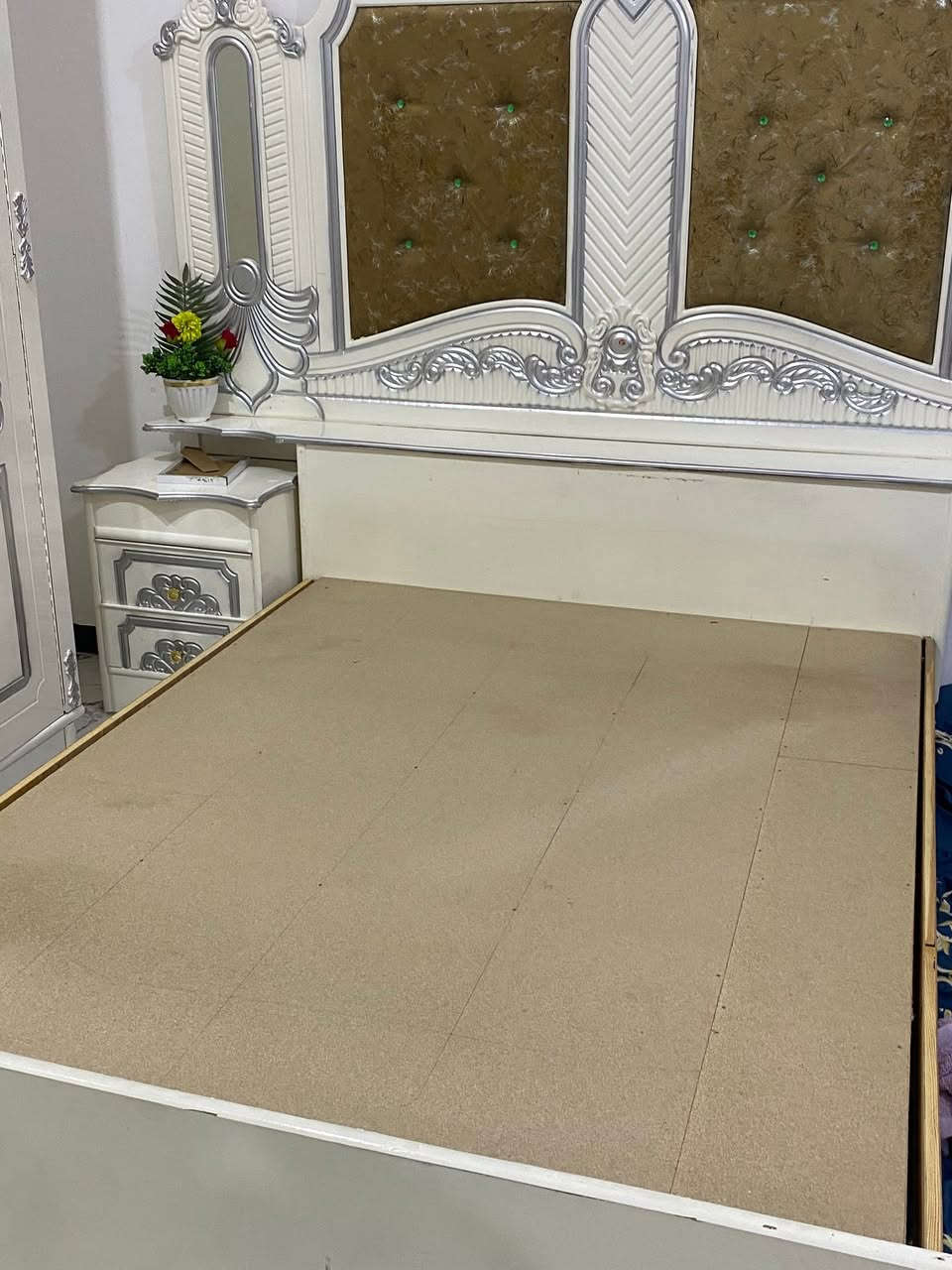 غرفه اخشاب البيع اخشاب عراقي بس لون ابيض  سعر مليون 100 بيه مجال بسيط يشتري يتفضل خاص


**إذا كنت صاحب هذا الإعلان وتريد حذفه لأي سبب، رجاءا أرسل رسالة إلى الدعم الفني**
