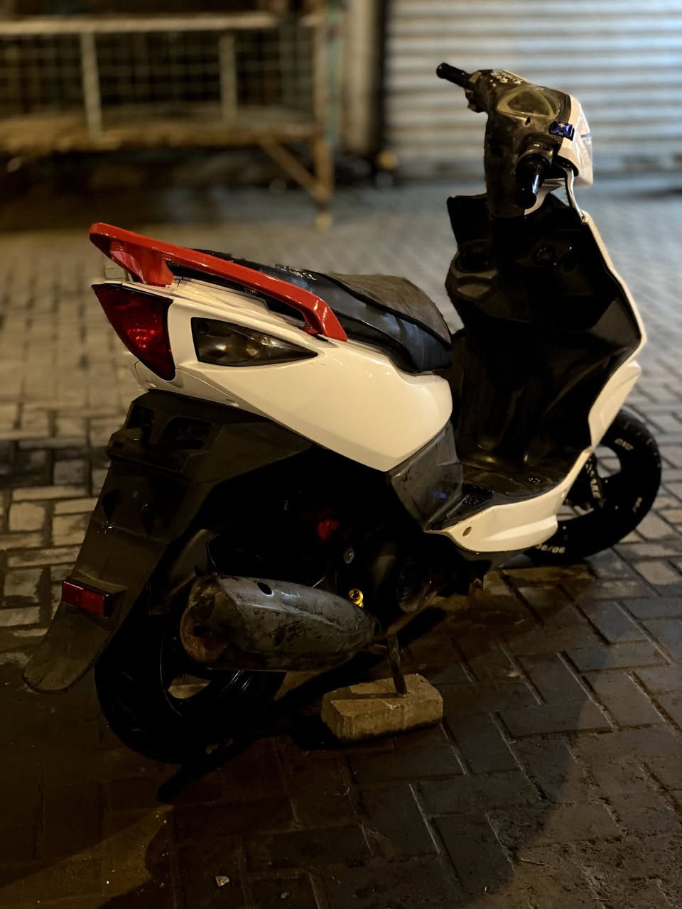 السلام عليكم ماكس مضلع للبيع الدراجه نضيفه مثل ما موضح بالصور كهربائيات كلها شغاله بس باتريها ضعيف عوزها باتري المكينه خرسه بيها صالنصه توبو كاربون السعر 600وبيها مجال متواجد واتساب ***********
