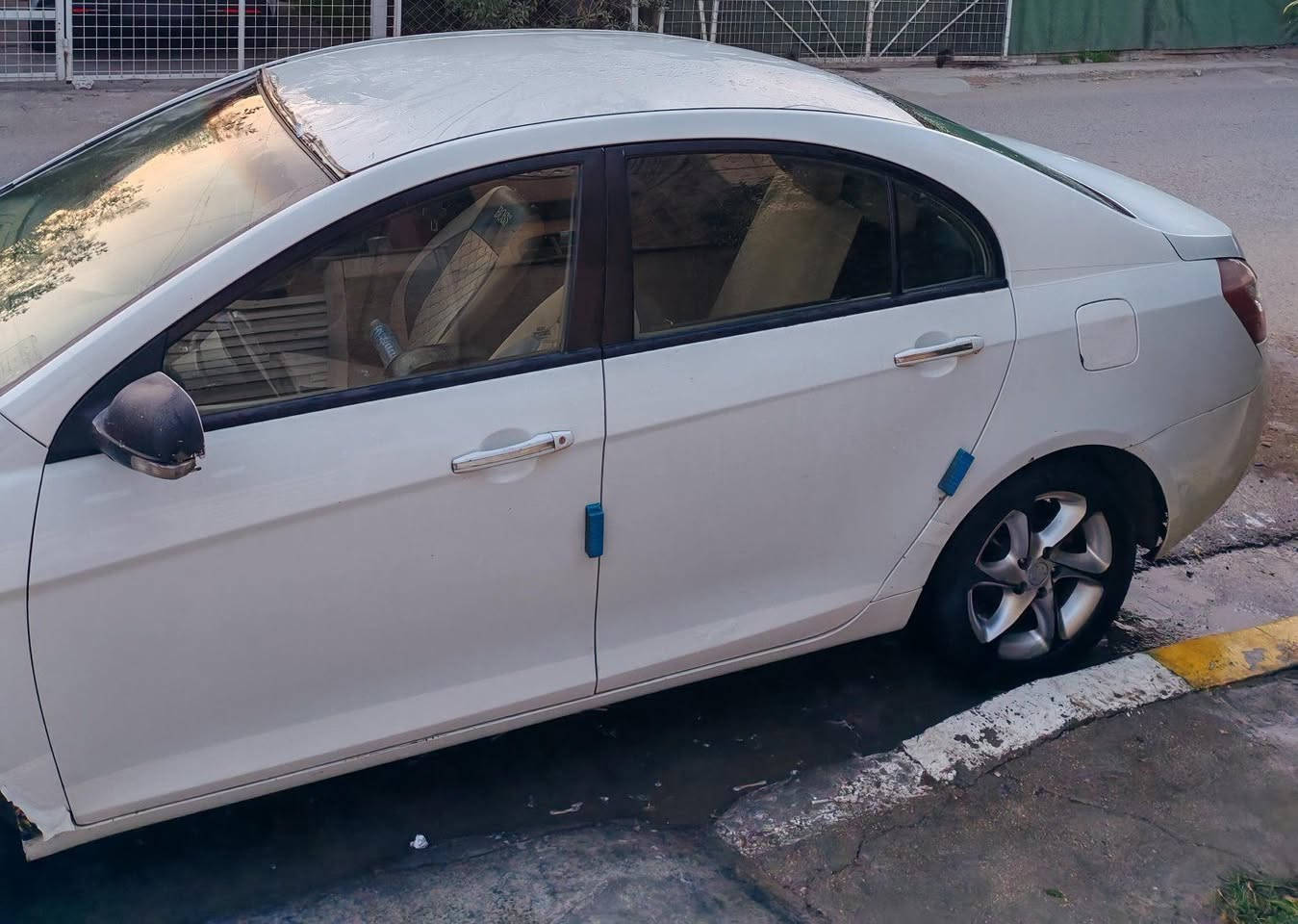 السلام عليكم جيلي امكراند موديل 2011 بيهة ضرر جاملغ امامي ايمن مبدل وايسر مصلح وجاملغ خلفي معمر السيارة ماشية 183 رقم بغداد ألماني السيارة بحاجة إلى صبغ عام وقليل سمكرة لوجود خياس قليل السعر ٤٥ وبيهة مجال ان شاءالله مكاني بغداد الدورة ***********
