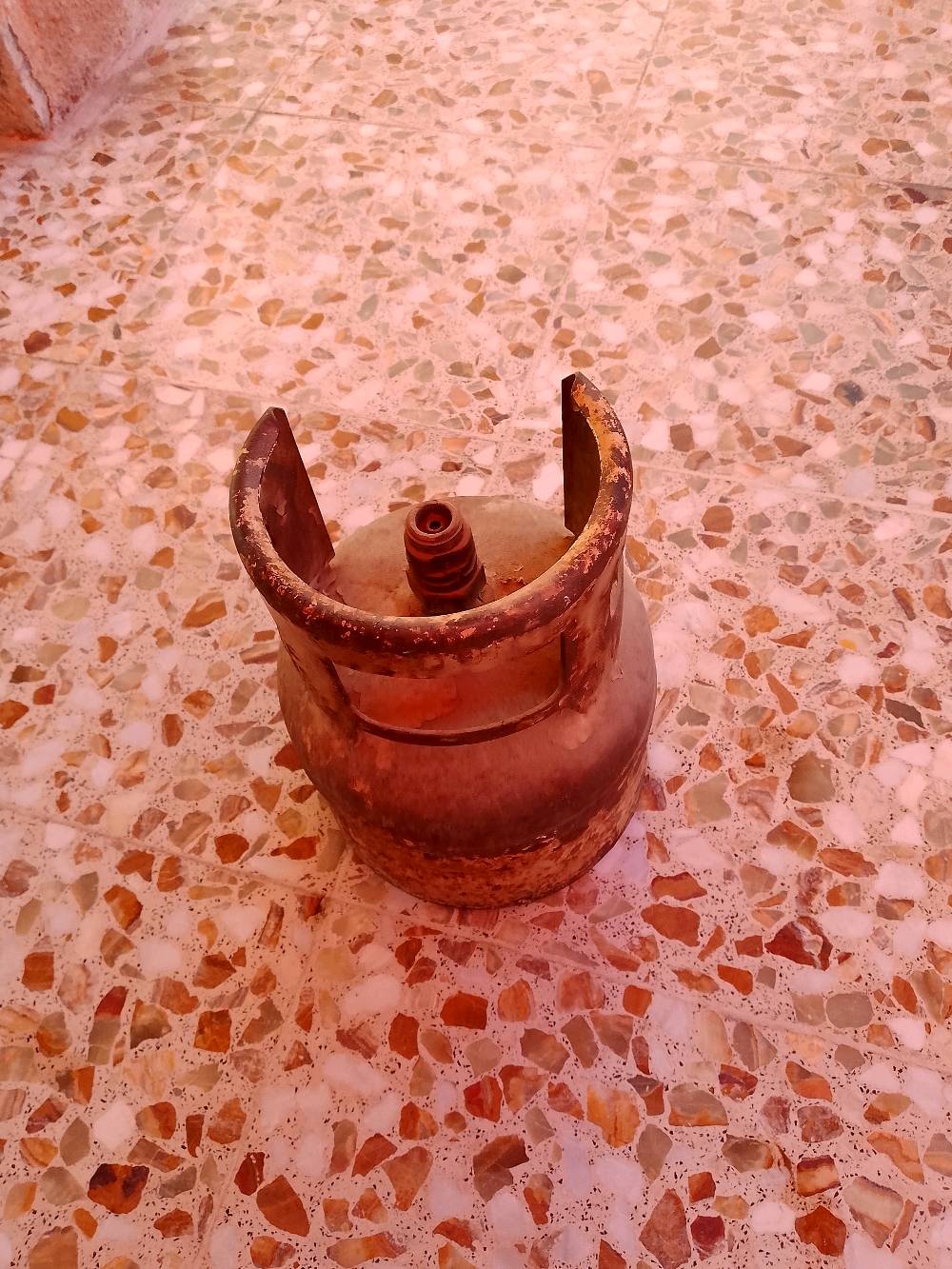 العنوان بغداد المشتل شارع الجامع 
