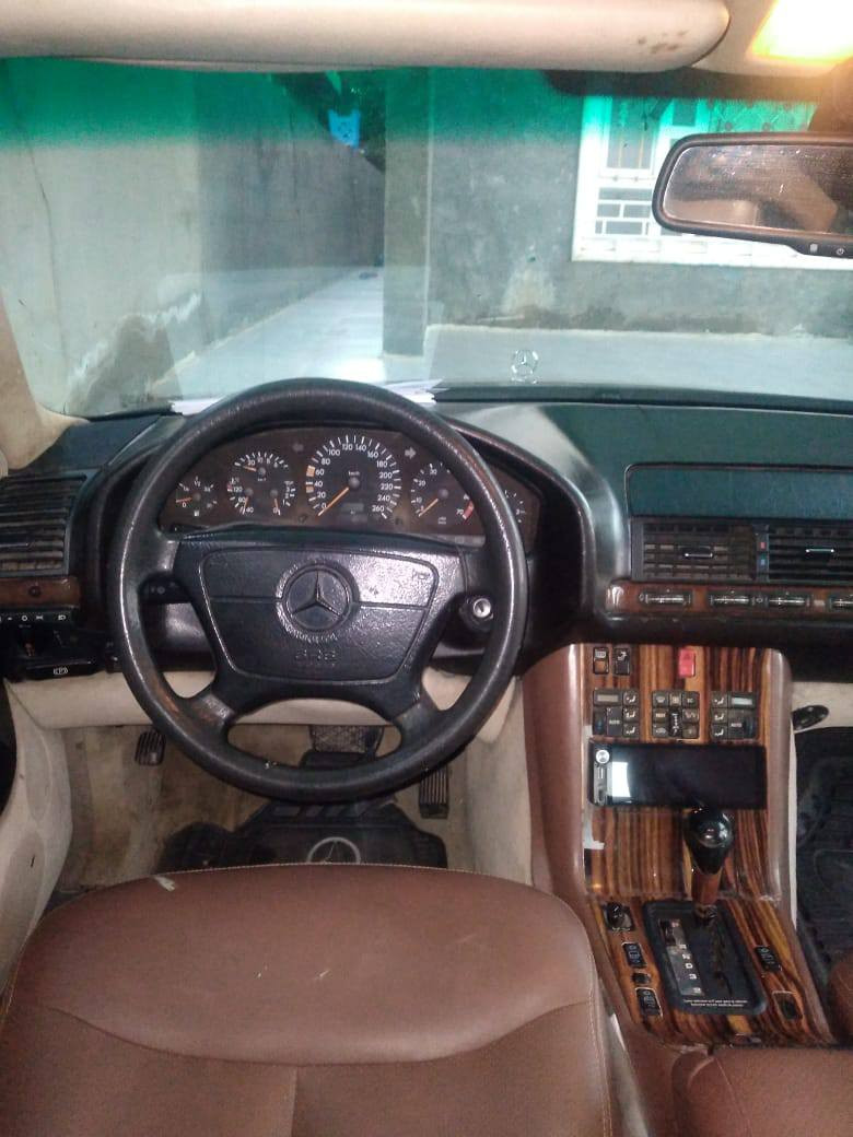 للبيع فقط 
مارسدس شبح موديل 1992
رقم بغداد الماني 
سياره مصبوغة عام جماليه بيه معجون قليل جاملغ الخلفي
محرك بلادي شرط
كير ومحرك شرط مكفول 
سياره حلوه احلى من الصور 
ترايك وين ماتريد 
التبريد قبل فتره فصل كان شغال 
مكان السياره صلاح الدين الضلوعية 
السعر 72 بيه مجال 
السياره بدون مراوس فقط بيع 
***********
