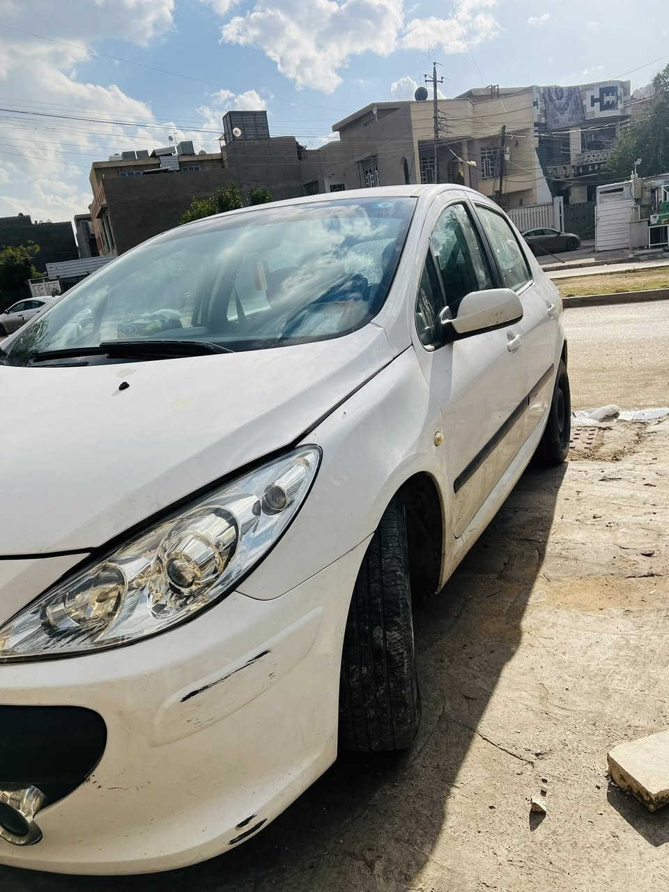 السلام عليكم 
بيجو 307 مراوس ب فاو او فان صغير 
2006
محرك 1600 محرك 
مكفول 
الغرفه نضيفه 
الكشر كاعد 
السياره بيها ملاحضات بسيطه 
مراوس 
***********
