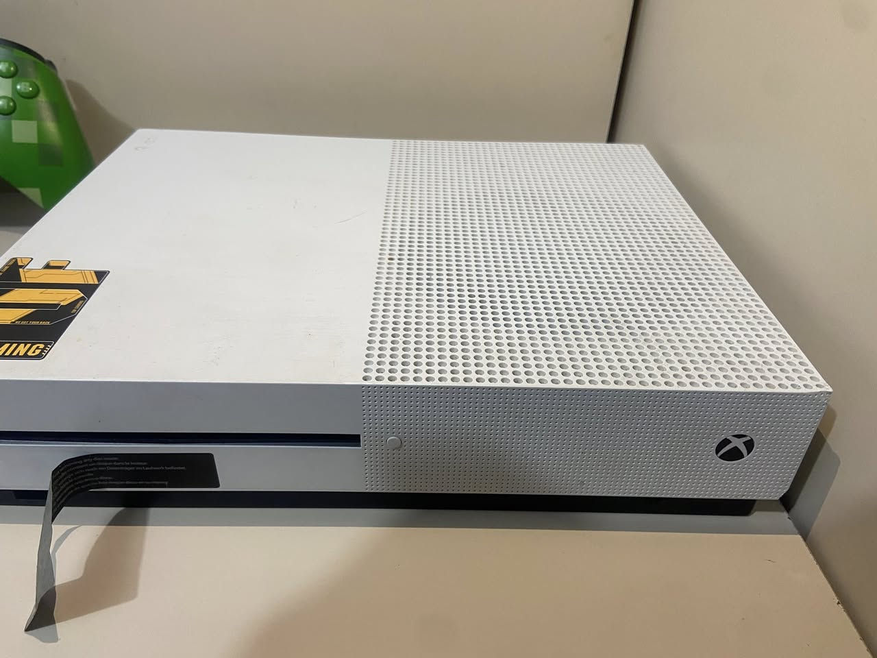 اكس بوك
ممفتو نضيف 
تيرا1
جوستك اصليه 
حساب اشتراك شهرين
بطاريات 2
السعر 140
***********
