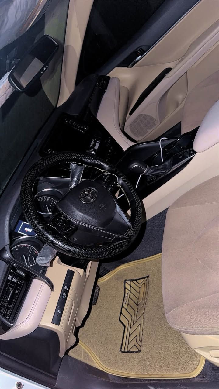 -السلام عليكم -للبيع
تويوتا كامري GLE خليجي 2023

نظيفة جدااا - استخدام شخصي 
السعر 243 وبيه مجال بسيط

المواصفات:

‎ 

‎ • الفئة: GLE

‎ • اللون: ابيض
رقم اربيل تحويل ثاني يوم وتضليل سنويه جديد 

‎ العداد 73.000  ‎

‎ • شاشة لمس + بلوتوث + Apple CarPlay / Android Auto

‎ • كاميرا خلفية

‎ • حساسات خلفية

‎     • حساسات اماميه
تشغيل بصمة + دخول ذكي 
‎ • مثبت سرعة
• فتحة سقف
‎ • مرايا كهربائية مع إشارات‎ 
‎*ستارة خلفية
‎*كشنات جلد
صياناته كله داخل شركه دهن كير كل التفاصيل الدامه 
للاستفسار :*********** 
***********
