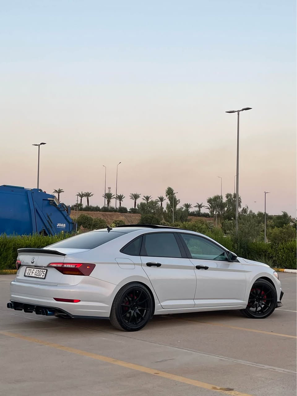 VW jeta 2019
سەیارەکی زۆر جوانو بەرچاوە  2پارچەی ئەمریکای هەیە بۆنیتو چاملغ و چاملغەکی دواوەش لەسەر پەڵەیەک بۆیاغ کراوەتەوە بۆ جوانی بێ ئێرباگ بێ ژۆری دو سێ جێشی پی دی ئاڕە گێر مەکینە بە شەرت 
چوار تایەو ویلی لۆکی oz لەسەرە
شوتەو سیستەم گزۆزی مارکەی کۆڕسای لەسەرە سەوتەکی زۆر خۆشی هەیە کامل کرایتە gli
مەسروفەکی چاکی لێ کرایە نرخی ١٣٨ مەجالەکی کەم
ژمارە مۆبایل *********** أربيل, العراق

