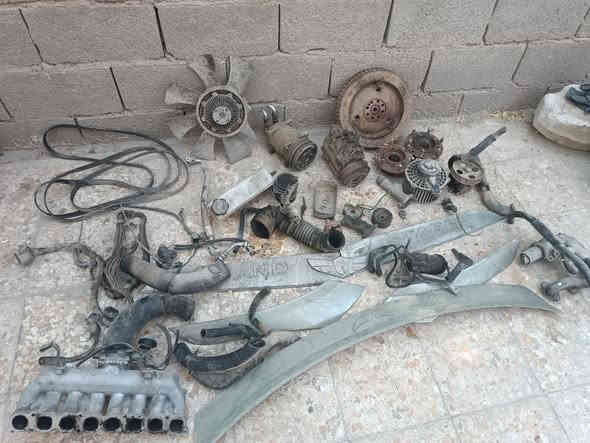 السلام عليكم ورحمه الله وبركاته اخوان هاي الاغراض موجودة عندي إلي تفيده يجي ياخذهن مجانا العنوان البصرة المطيحة رقم الهاتف ***********
