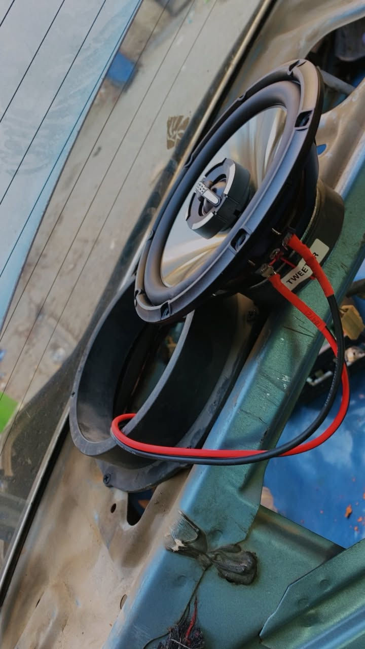 تم العمل على كراون
تم اضافه منظومه صوت متكامله👇😎
تم اضافه مسجل كنود ياباني-سيدي-اوكس_فلاش-قطعه بلوتوث خارجيه
تم اضافه سماعات اماميه 6ونص انج ماركهGB بقوه 45ارمس180واط😍✌️
مع زرع سماعات خلفيه في الدشبول وتكعيد قواعد وتم اضافه سماعات ماركه GBبقوه 45ارمس 180واط 6ونص انج💪🏻🔥
وبعدها سياره مفصخه بعدلها دوشمه كامله واكيد الشكل يصير احلى بهواي
النتيجه اسفل صوت وصوره 
مكاني بغداد طالبيه بنزله الجسر مال فلكه 83 بشارع مستشفى ابن البلدي الزهراوي قرب مجمع الاميرات الطبي ويوجد توصيل كافه انحاء العراق مع ضمان شغلي ب بيت
***********
