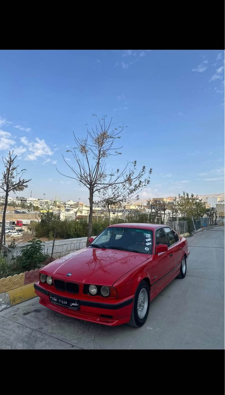 بیئێمی هەرزان 
٥٢٥ گێڕ عادی مەکینە عەدل لەکەپس مەرغوبتر و بەقوەتر گێڕ و مەکینە و ئاڕمی پلاستیک بەشەرت ،،، سەیارەکە شانی موسە بەبێ وەرگەڕاوی ، لەهەموو باشتر ٪٨٥ ئەشیای زەرورم گۆڕیوە 
TPS  , ic ئێلفرۆ  حاسەی کرنگ
تاقم پلاک ، تاقم نۆزڵ ، کۆیل ، ڕۆن و فلتەر ، تانکی داگیراوە غەسل کراوە و دانراوەتەوە  زۆر نابێت بۆیاخێکی جوان کراوە 
سیعریشی تەنها ٢٦ وەرەقەو مەجالێکی برایانە گۆڕینەوە ئەکەم بەشتێک لەسەر دڵ گرتن
ڕەحمەتی خواتان لێبێت گەر موشتەری نیت نەسەری من بیەشێنە نەسەری خۆت  ، شوێن چەمچەماڵ 
0770 718 46 48 شمشمل, السليمانية
