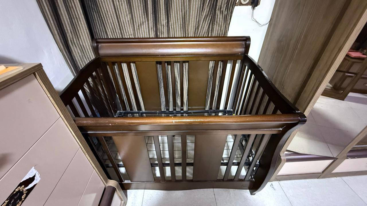 السلام عليكم  
سرير طفل لعمر من ٠ الى ٦ سنوات استخدام قليل مع مندر مالته  قياس الطول ١٣٥× ٧٠ السعر ١٢٥

رقم الهاتف ‎***********
