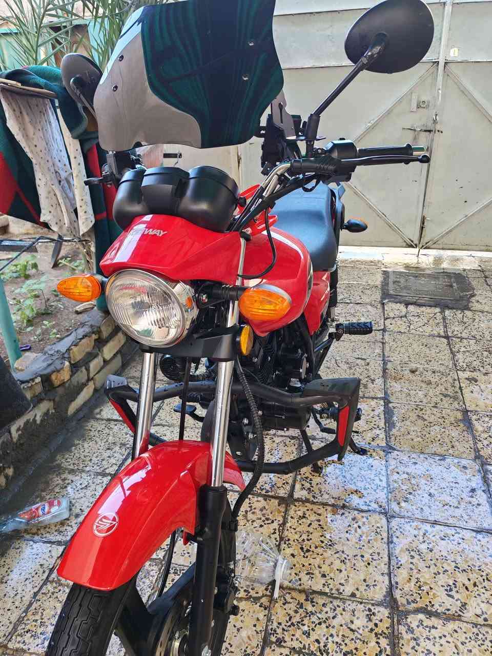 للبيع
كي واي مكينه 125cc  
اقتصاديه فول
ماشيه 10 الف
مكاني بغداد البياع
السعر 1800 وبيه مجال للشراي
رقم أربيل تحويل 2 يوم 
.
.
.
. 
***********
