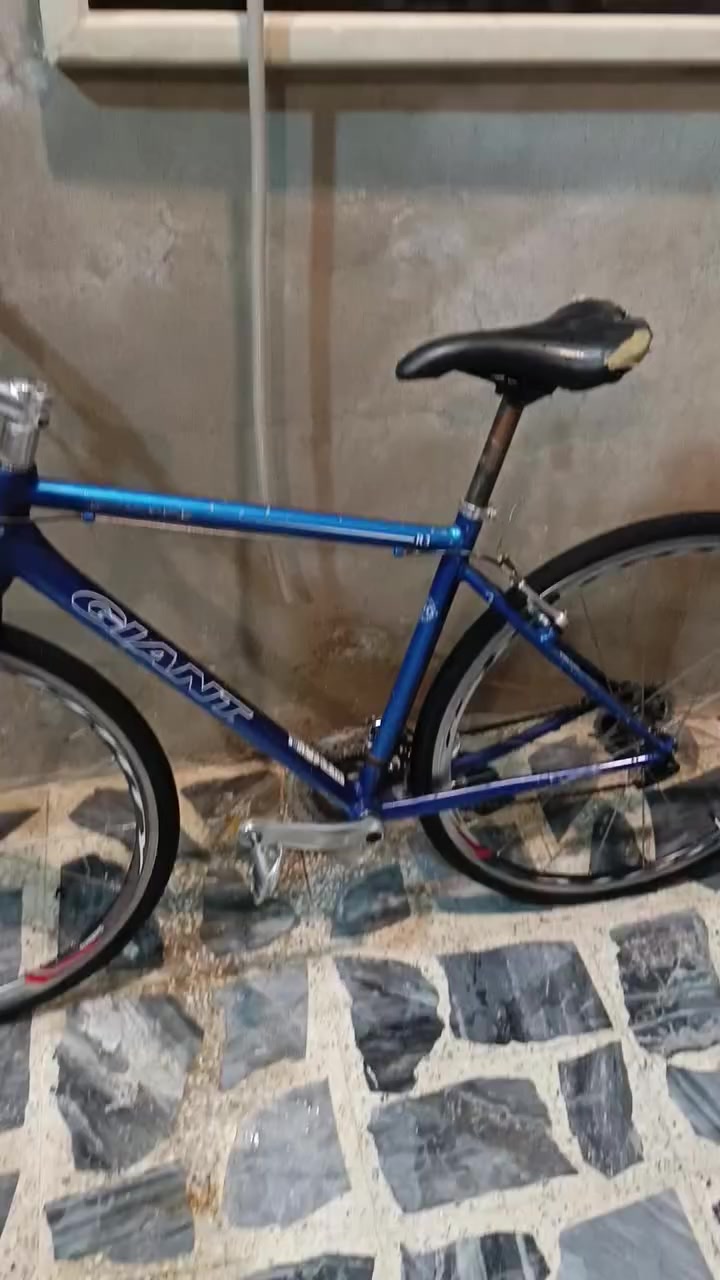 السلام عليكم بايسكل C700 جينت مثل ما موضح بل فيديو السعر 85اوبي مجال متوازي على بيعتو الرقم ***********
