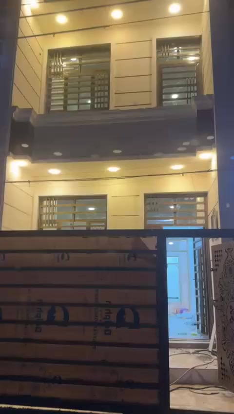 بيت للبيع 80متر 
جديد بناء من الاساس غير مسكون طابقين يحتوي على 3غرف نوم وصاله حمامات عدد 2 العنوان الغزاليه مربع سعاد النقيب الفرع المقابيل مدرسه ن والقلم من صاحب العقارمباشر***********
