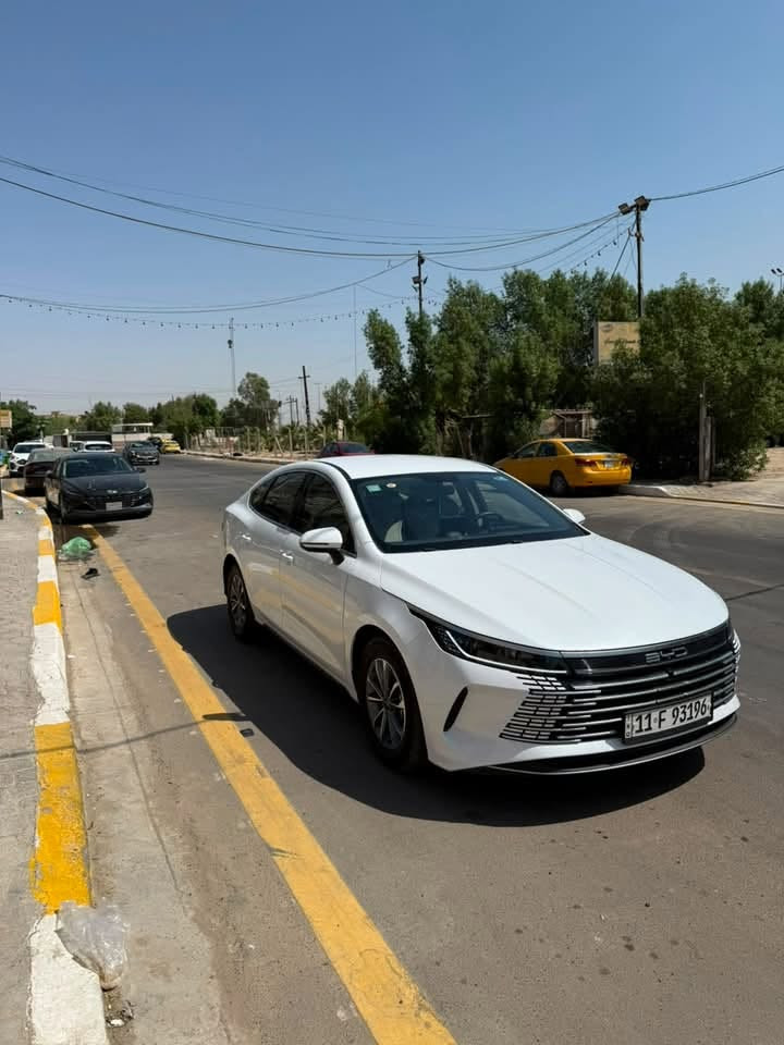 *للبيع*
سيارة BYD دستروي موديل 2025 ) – استعمال خفيف جداً

* شاشة قلاب

* تشغيل بصمة + كارت

* ماشيه:

    * 7,000 كم على الشحن

    * 11,500 كم على البنزين

* شاحنة أضافية مع الشاحن الأصلي نوع E-arth (جديدة وغير مستخدمة)

* السيارة نظيفة جداً

🔹 ملاحظة:

بيها رصعة خفيفة من الجانب الأيسر، 

وكما موضحة بالصور

📍 الموقع: بغداد

🚘 رقم السيارة: بغداد

🚦 تحويل ثاني يوم

💰 السعر: 19.600

رقم ***********
