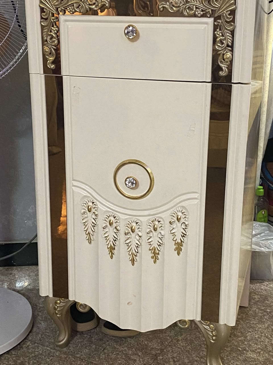 السلام عليكم غرفه نوم متكونه من 9 قطع للبيع نضيفه استعمال ٣ اشهرفقط العنوان كربلاء رقم الاتصال ***********. السعر ٢١٠٠
