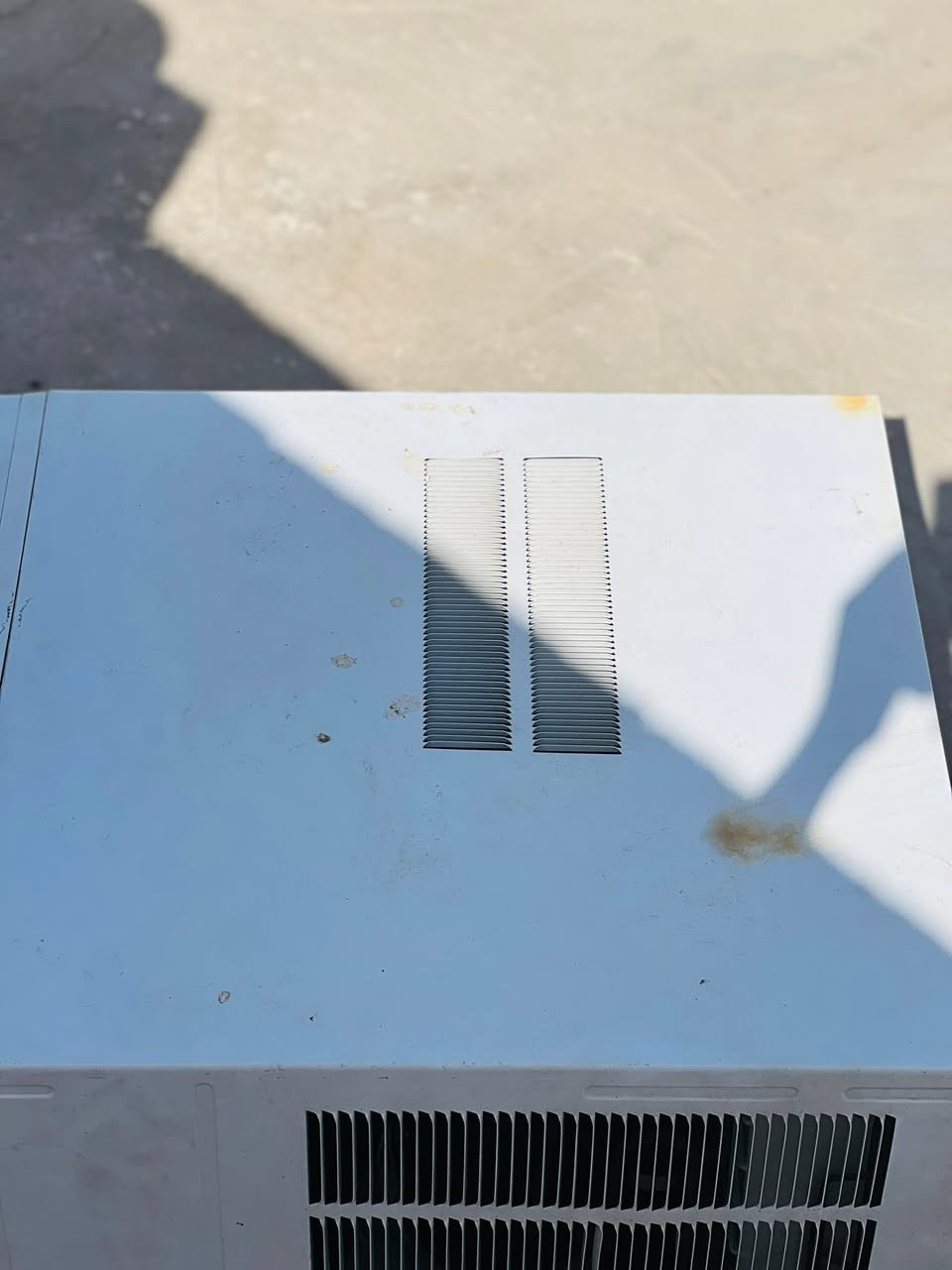 سلام عليكم مكيف تيسوت للبيع المكان البصره الزبير مكيف بارد بشكل ما تشتري وتاخذ المكيف إلى تشوف تبريده بعينك يعني تبريده بمعنه كلمه السعر 300وبي مجال ولحد يكول سعر غالي لان تبريده مو من هذن الي بس ينفخ هوا وكلك بارد تجي وتشوف بعينك واني بخدمت الشراي رقم الهاتف ***********
